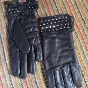 Leather gloves